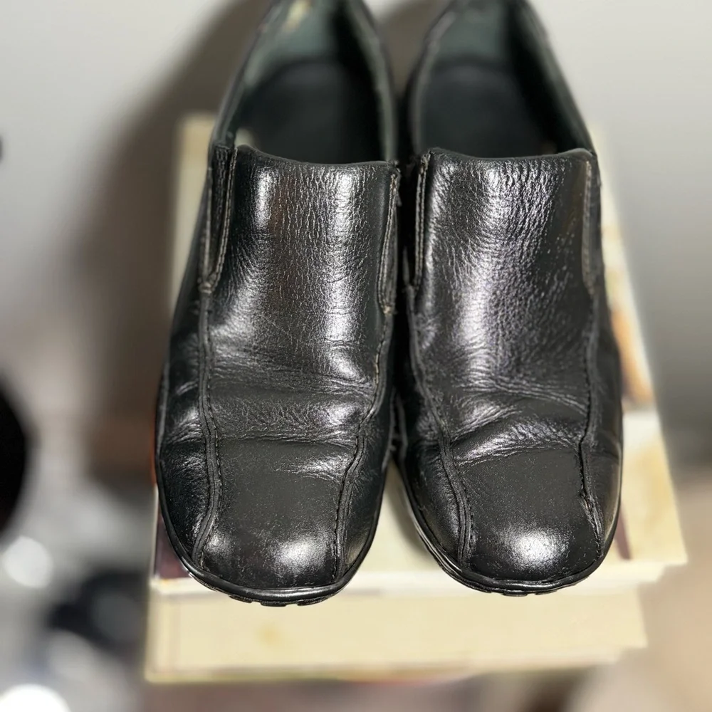 Born Men's Black Leather Size 9 Slip-On Shoes